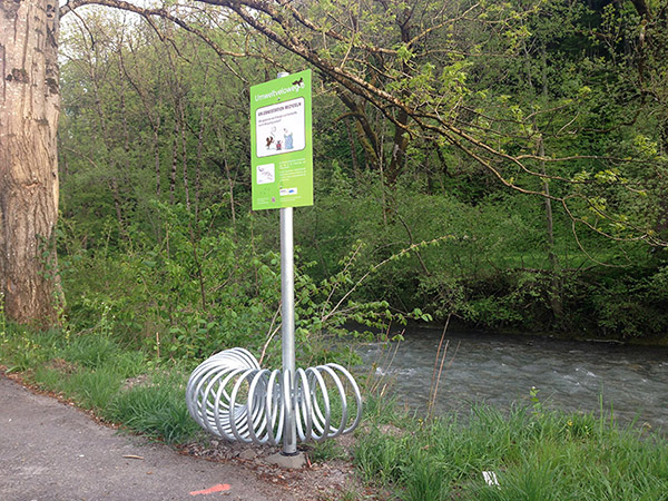 Veloständer laden ein, an der Erlebnisstation zu verweilen